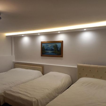 Flowers Guesthouse 티라나 외부 사진