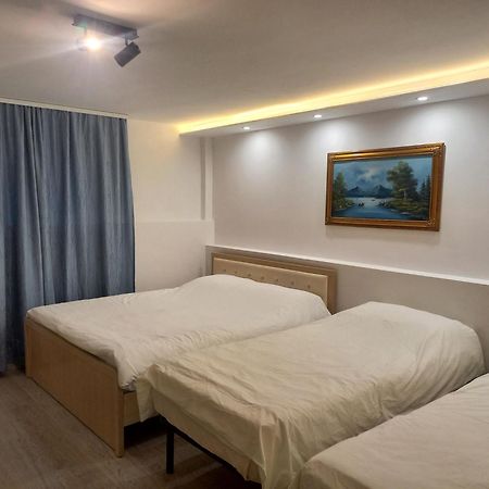 Flowers Guesthouse 티라나 외부 사진