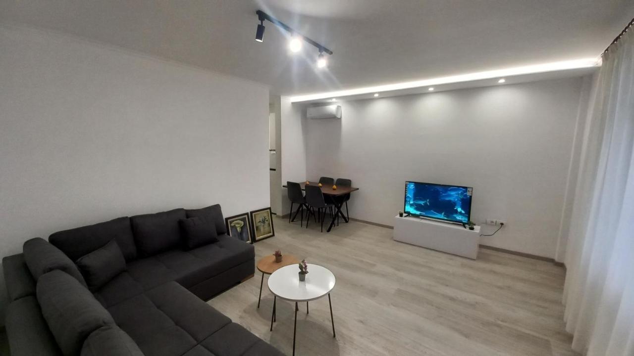 Flowers Guesthouse 티라나 외부 사진