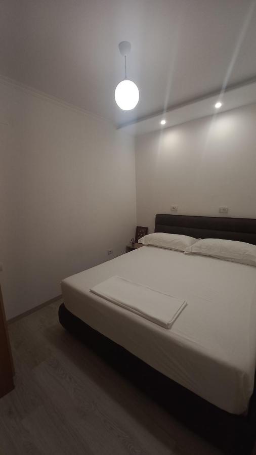 Flowers Guesthouse 티라나 외부 사진