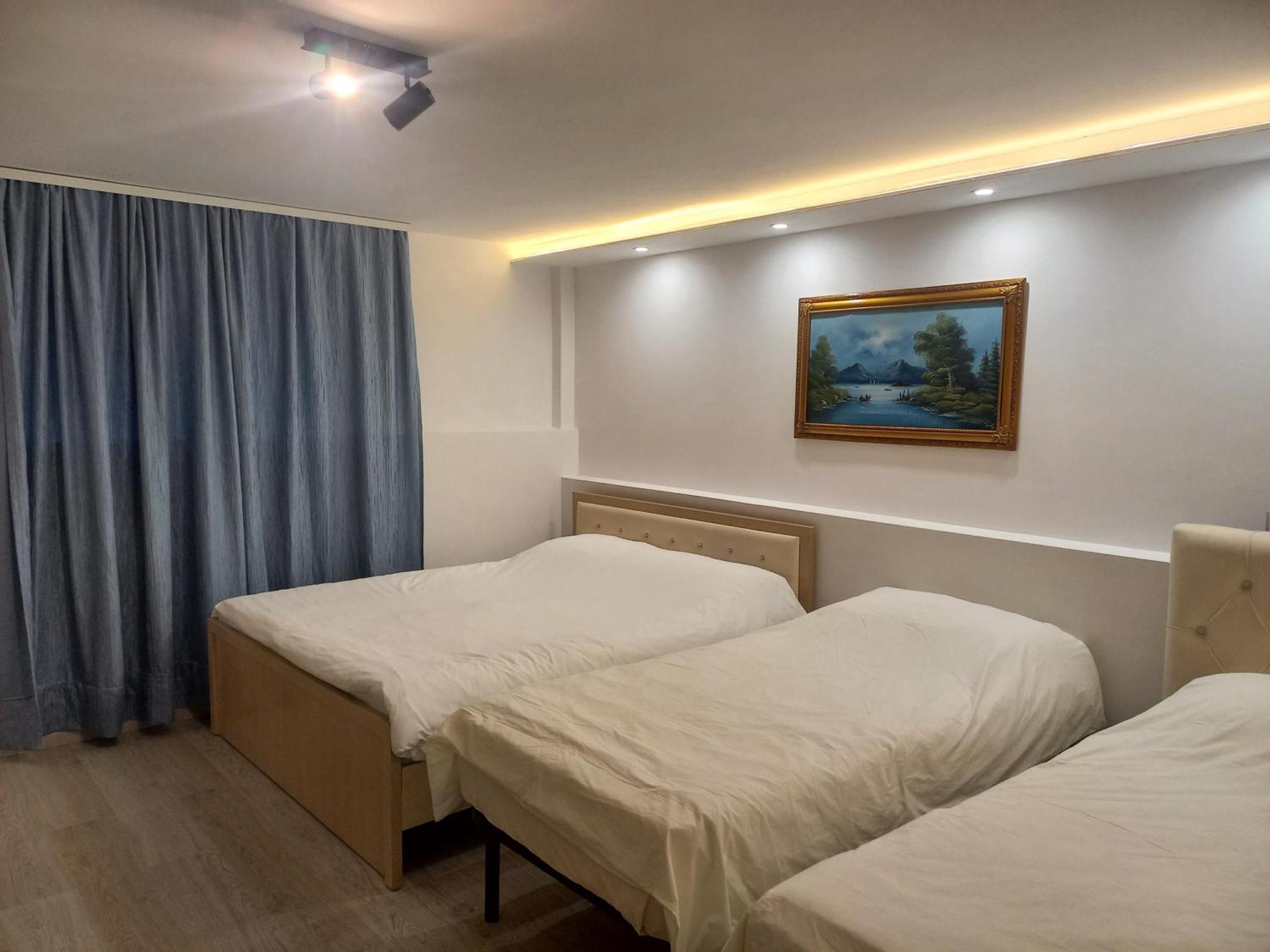 Flowers Guesthouse 티라나 외부 사진
