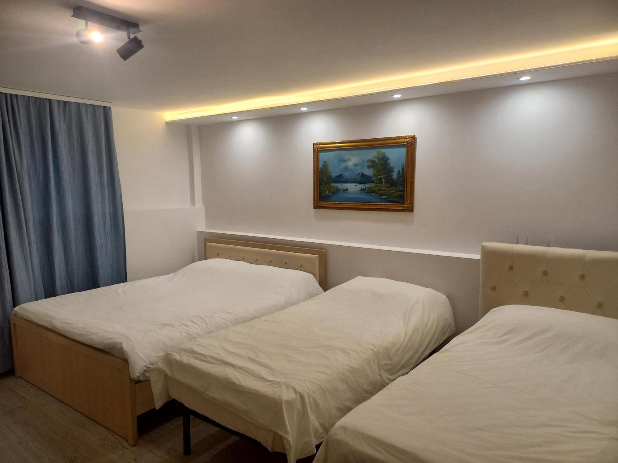 Flowers Guesthouse 티라나 외부 사진