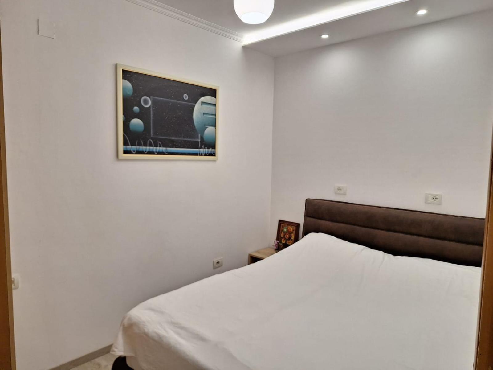 Flowers Guesthouse 티라나 외부 사진