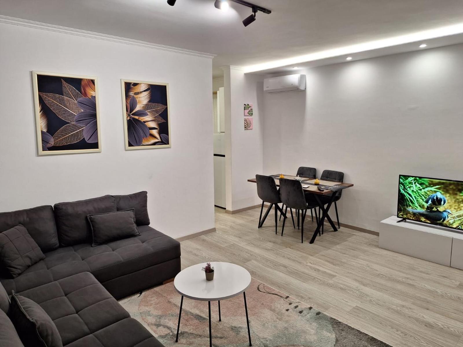 Flowers Guesthouse 티라나 외부 사진