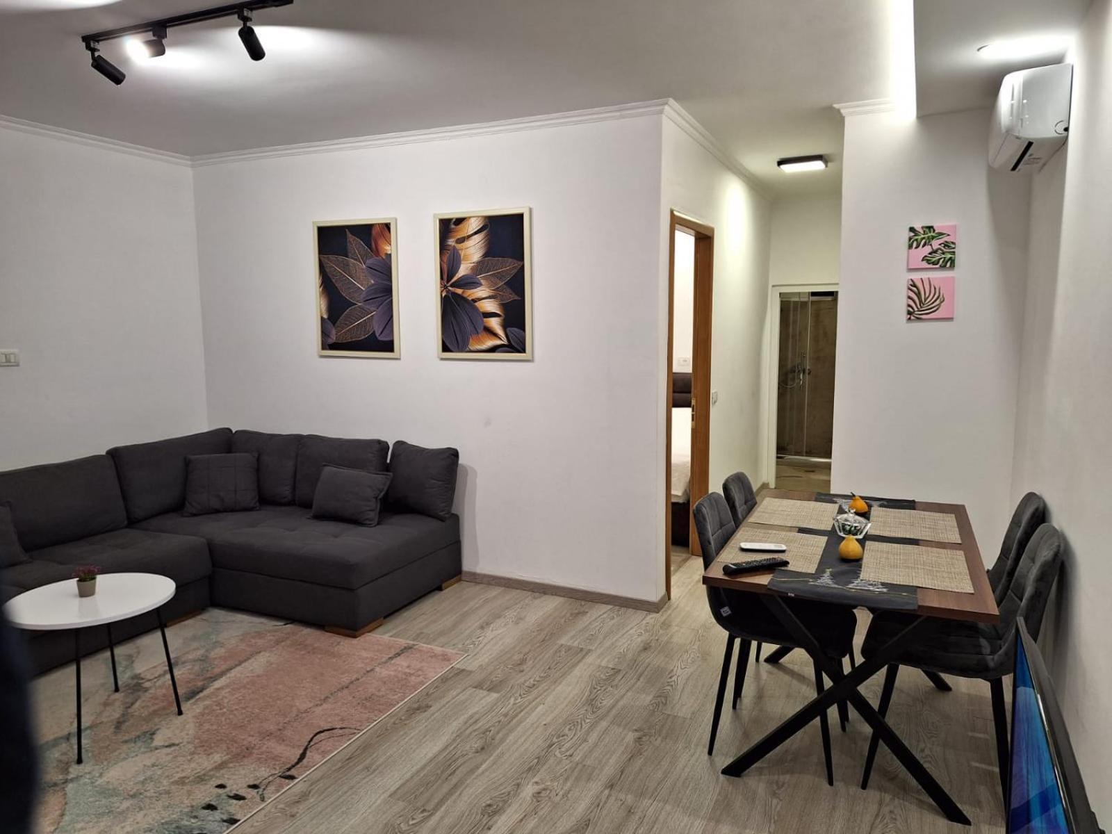 Flowers Guesthouse 티라나 외부 사진