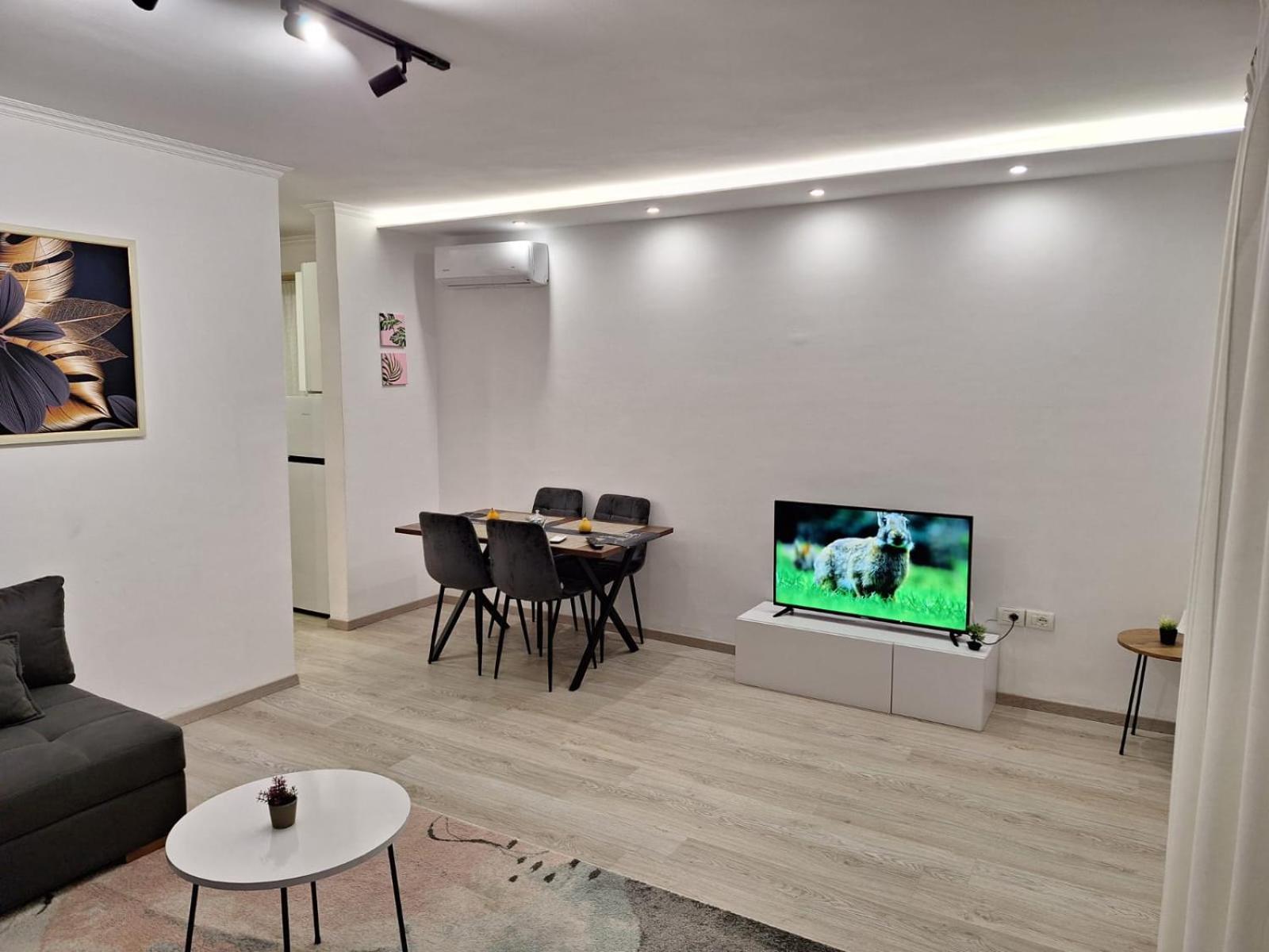Flowers Guesthouse 티라나 외부 사진