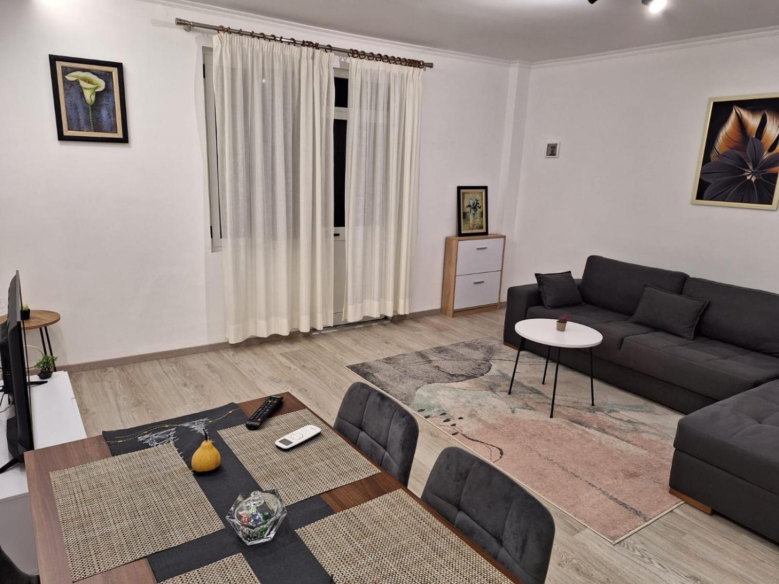 Flowers Guesthouse 티라나 외부 사진