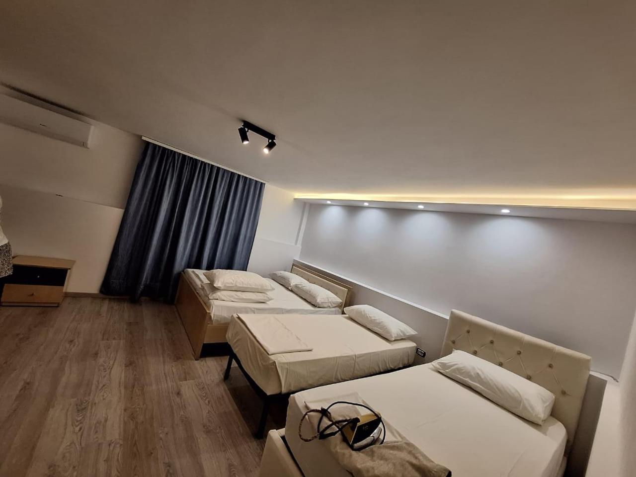 Flowers Guesthouse 티라나 외부 사진