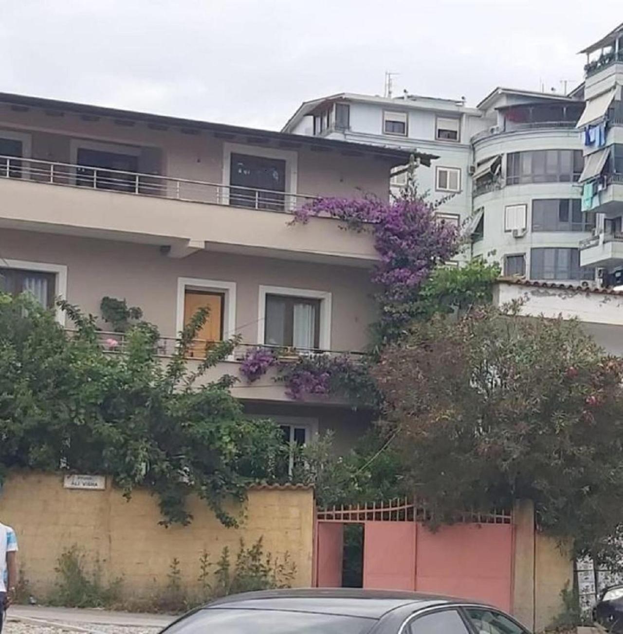 Flowers Guesthouse 티라나 외부 사진
